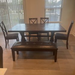 Farmhouse Table And Chairs 