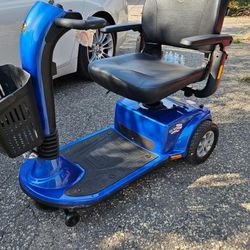 Golden Companion 3 Wheel
Heavy Duty Mobility Scooter
GC340 I Open Box, Blue