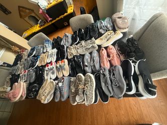 Shoes wholesale 50 pieces simple photos we have more available