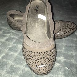 WOMEN MOSSINO FLATS SIZE 7