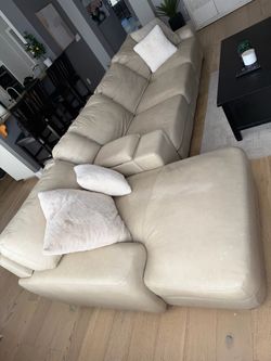 Beautiful leather couch, sectional color, sand/beige