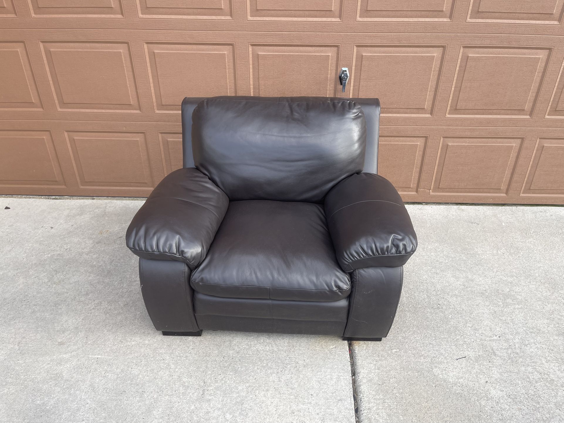 Black Leather Chair - FREE DELIVERY 🚚 