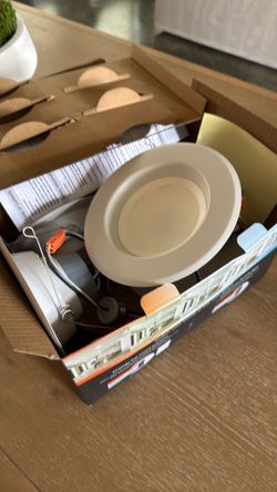 Recessed Downlight with Trim (12 pieces)