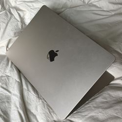 MacBook Air M3 15” 16GB 512GB – Like New