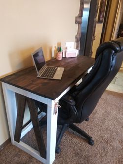 New wood desk !