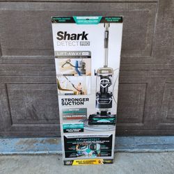 Shark DetectPro Lift-Away ADV Upright Vacuum