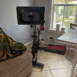 Peloton bike With Shoes And mat 