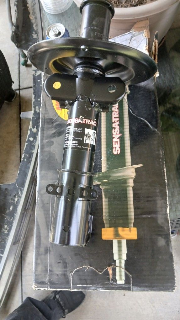 KYB Excel-G Strut Set For Minivan Caravans