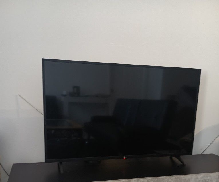 43" Smart TV LG + Remote Control