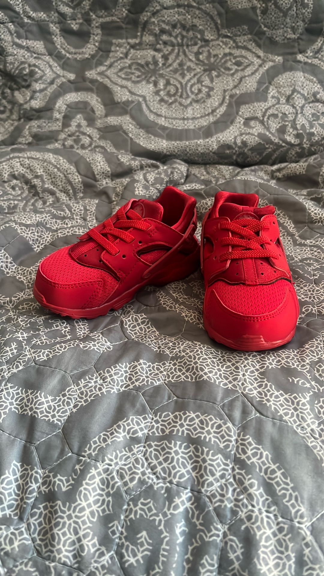 7c Red Nike