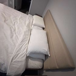 King Bed Frame + Matching Nightstands – Excellent Condition