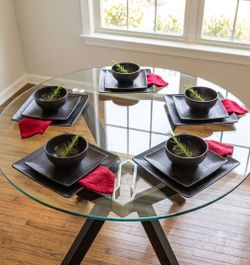 MIKASA STONE RIDGE GRAPHITE SQUARE DINNER PLATE SET (set of 5)
stoneware plate sets  featuring a solid dark gray/black  graphite color, sharp square s