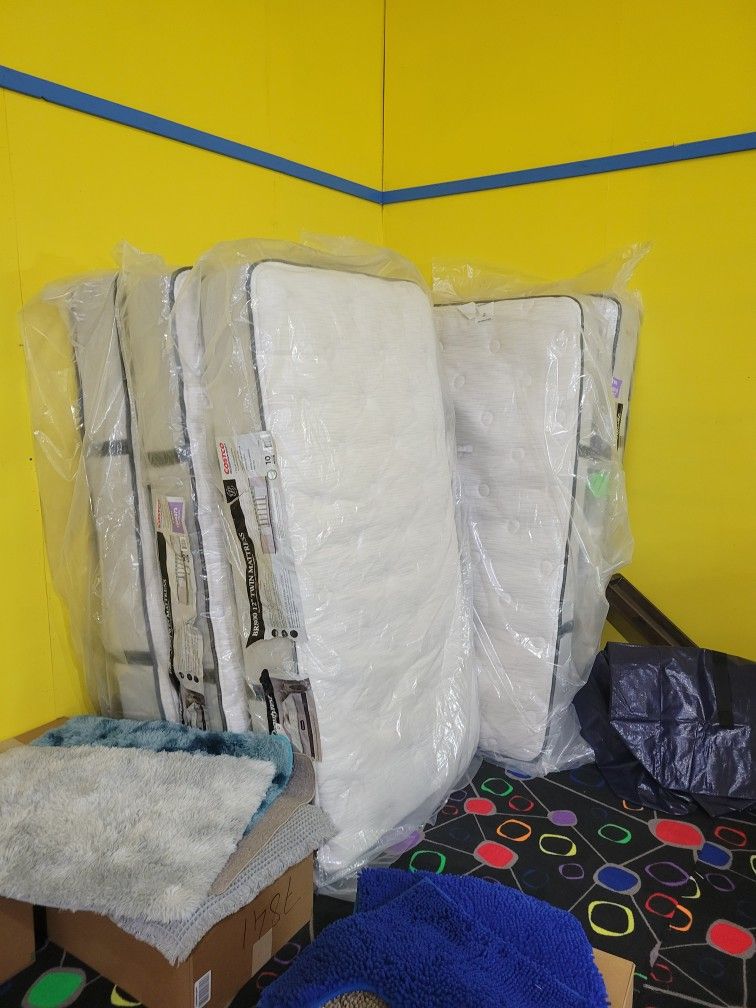 Twin MATTRESSES & Foundation