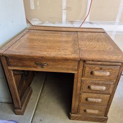 1920  Antique Desk ***Good Condition*** 