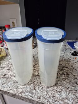 Rubbermaid storage containers