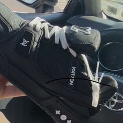 LV SNEAKERS BRAND NEW 