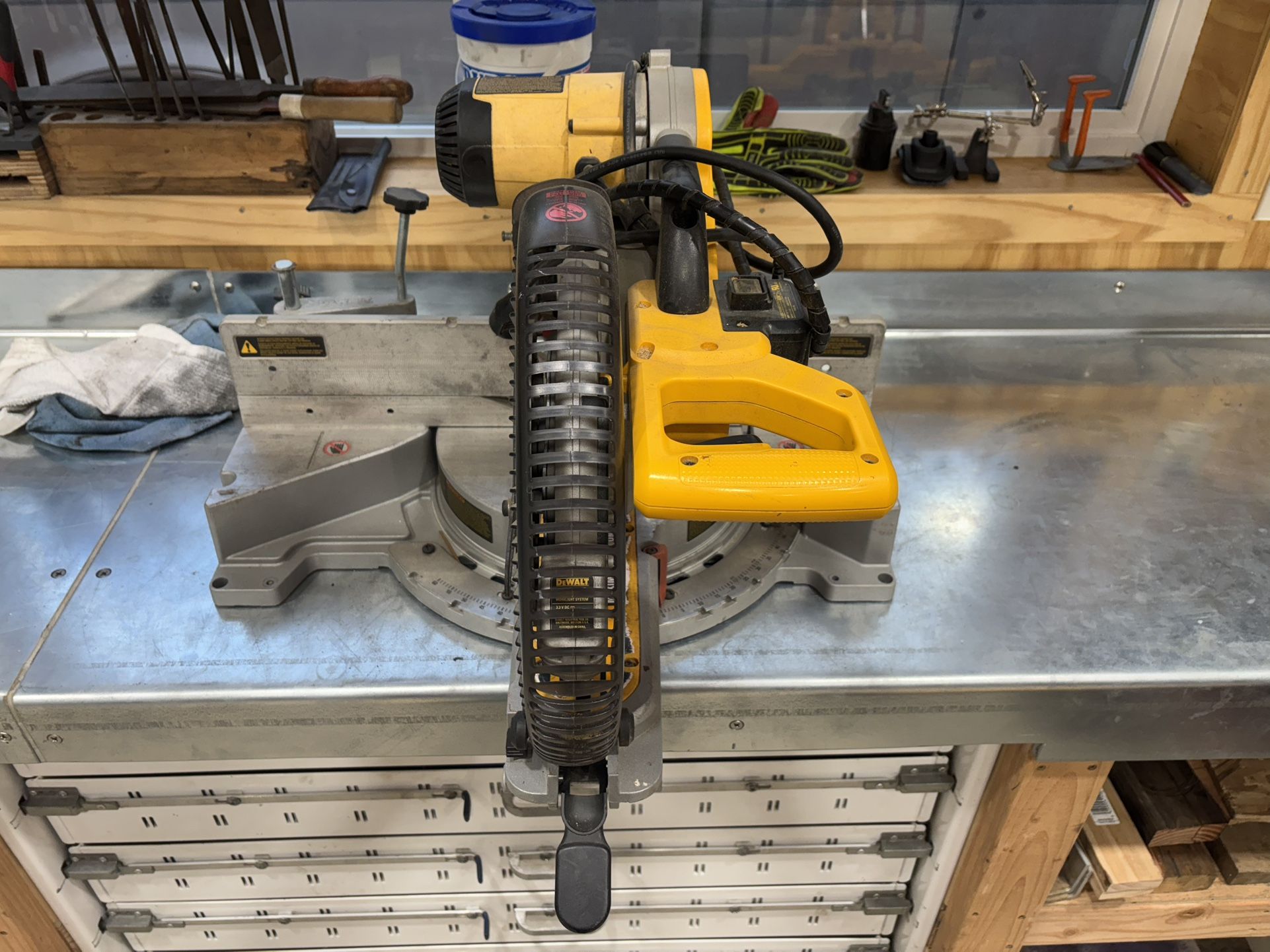 Dewalt 12in Dual Bevel Sliding Miter Saw