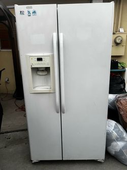 Working Refrigerator 2 doors works good