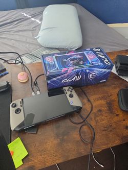 MSI Claw 8 Ai+ handheld pc
