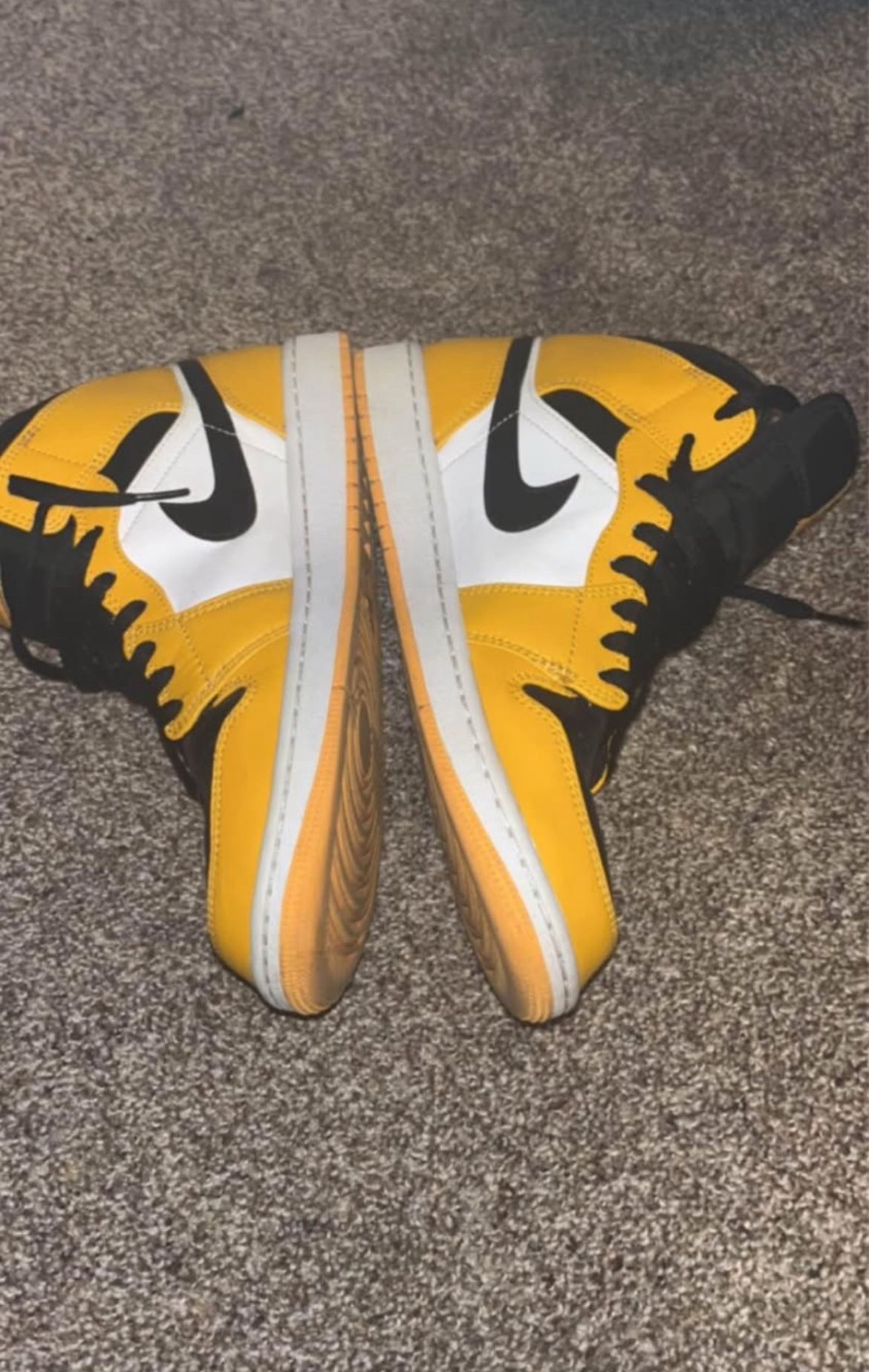 Jordan 1 Mid Yellow