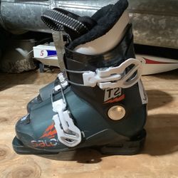 18 mondo kids 12-12.5 Salomon T2 ski boots 