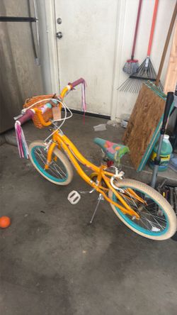 Girls Schwinn bike