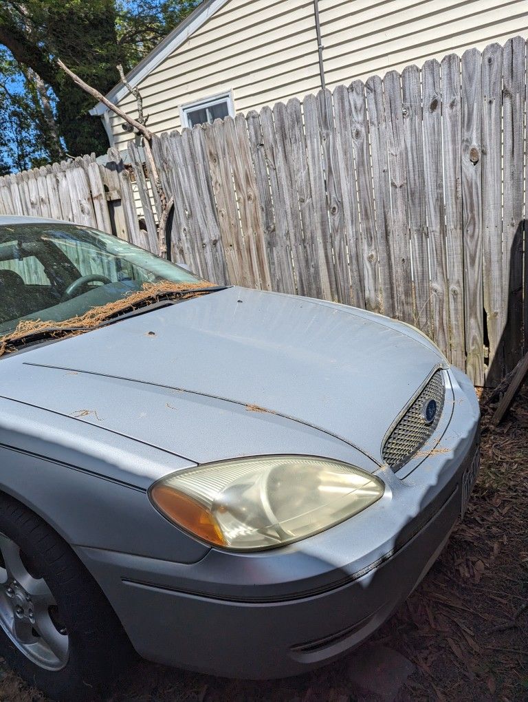 2004 Ford Taurus