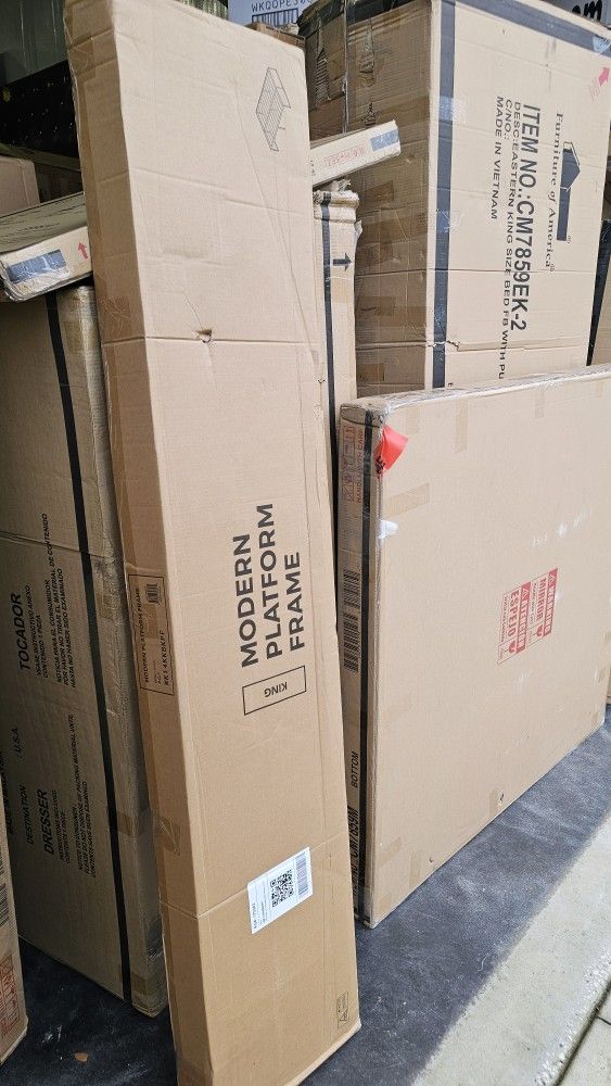 GG Diamond Mirrored Console New In Box Free delivery