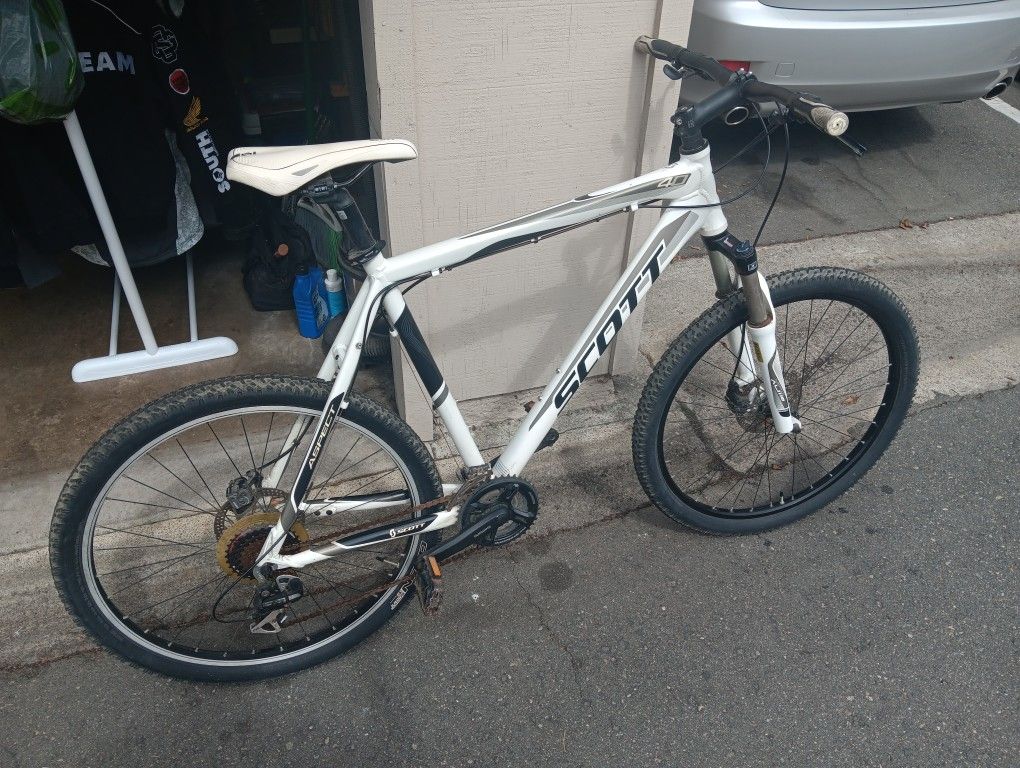 Scott Aspect 40 Mountain Bike. XL