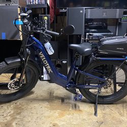 VELOTRIC NOMAD 2 EBIKE 2025 469 OG MILES IN BEAUTIFUL MIDNIGHT BLUE LIKE NEW 750 WATTS BAFANG MOTOR REAR HUB W EXTRAS 🚲!!!!