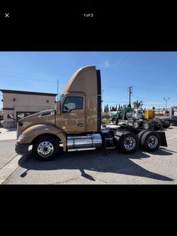 2022 Kenworth T680 DayCab