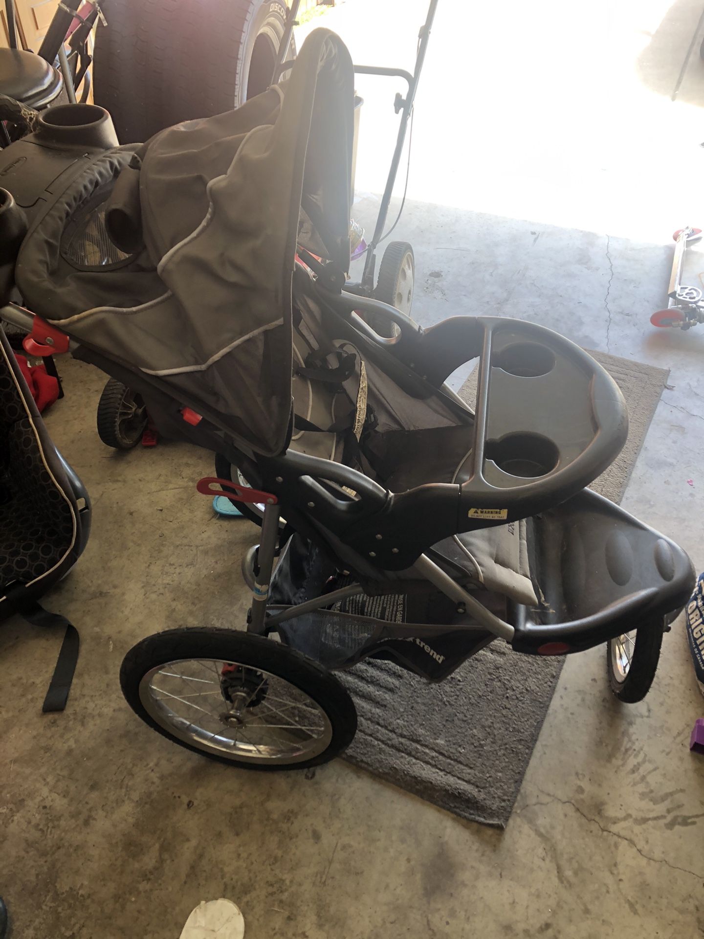 Baby Trends - 3 wheel Jogger Stroller!- Unisex