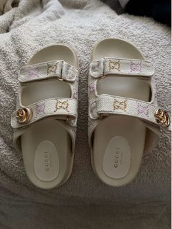 Sandals. Size 7/37