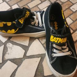Boys Batman Shoes Size 9