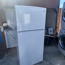 White Kenmore Apt Size Fridge We Deliver And Install🚚👨🏻‍🔧