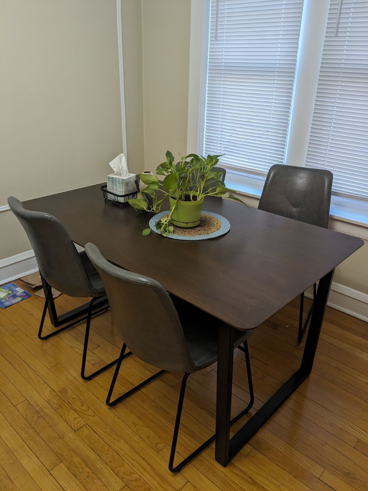 Kitchen Table With 4 Chairs