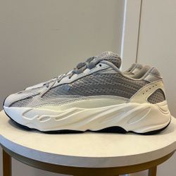 Adidas Yeezy Boost 700