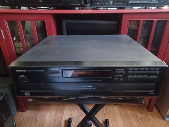 ONKYO DX-C220 6 DISCS CD PLAYER WITH FREE CDS AND REMOTE CONTROL $2⁵0 FINAL PRICE READ DESCRIPTION AND SEE ALL PICTURES
