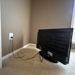 Good Condition Tv With No Remote 