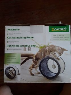 Zoofari cat scratching roller, new