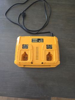 DeWalt 7.2V-18V Dual Port Battery Charger