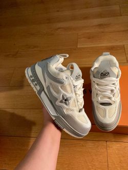 Lv stake gray and white