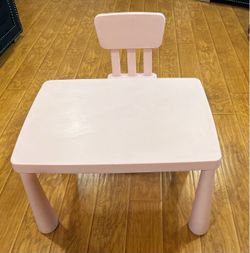 Kid table and chair