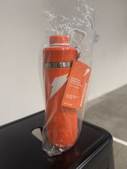 22oz Gatorade Overtime Stainless Steel Bottle With Screw Cap.