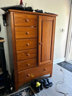 Gentleman’s Dresser solid pinewood