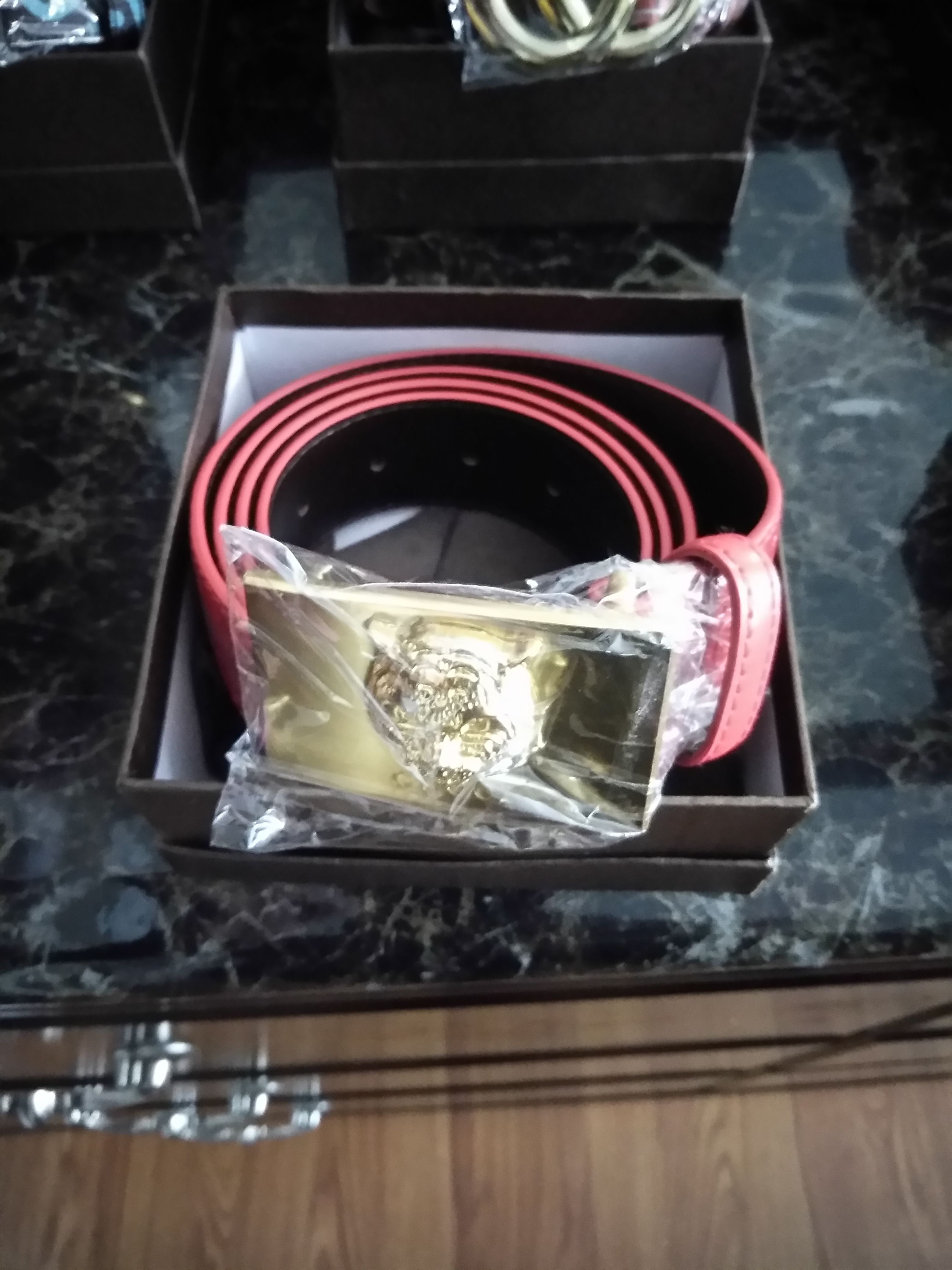 Red Gucci belt gold buckle