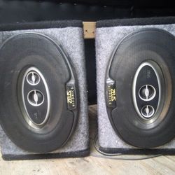 Pair of 6x9 Zeus Hifonics Speakers In The Boxes