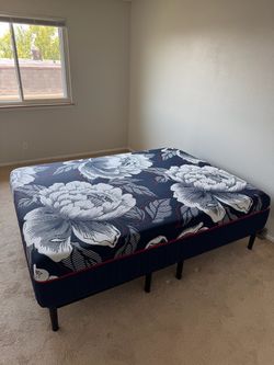 Queen Mattress | Sleepy’s by Sealy Hybrid HD Premium