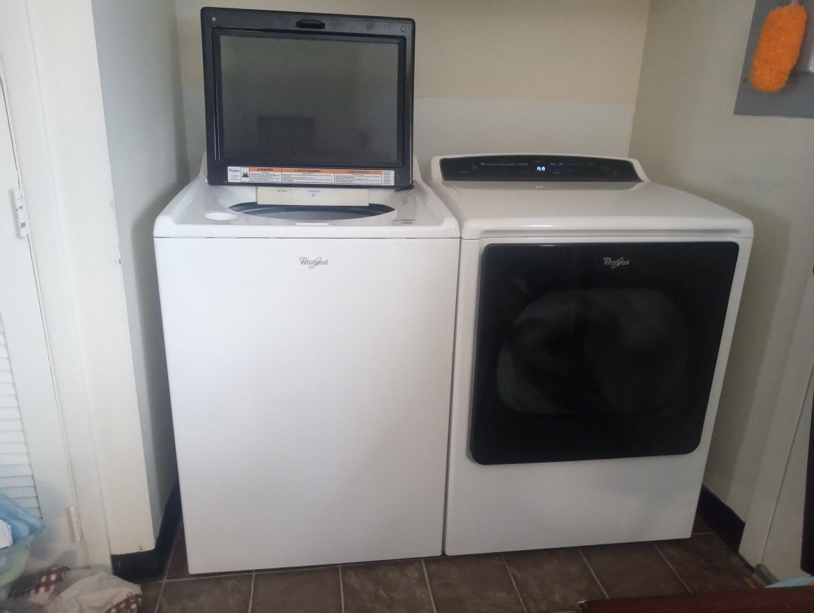 Whirlpool Washer And Dryer Set Works Great