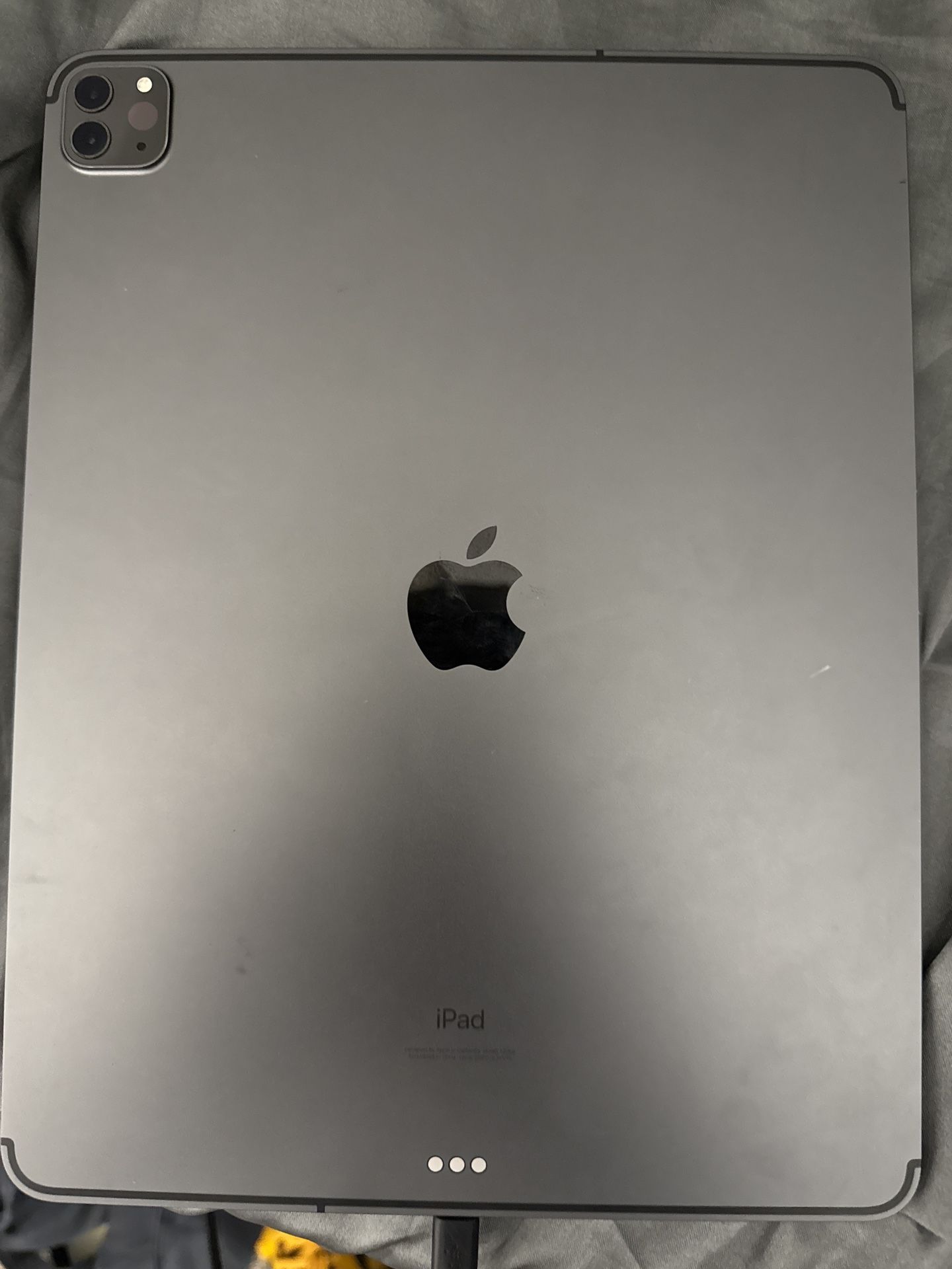 Apple iPad Pro 11-inch (2nd Generation, 2020) -Cellular Model